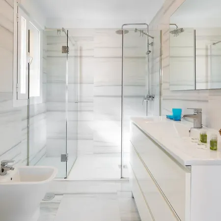 A 400m Del Paseo Maritimo Apartment *