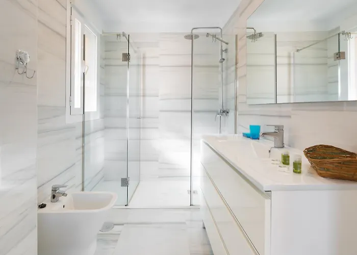 A 400m Del Paseo Maritimo Apartment *